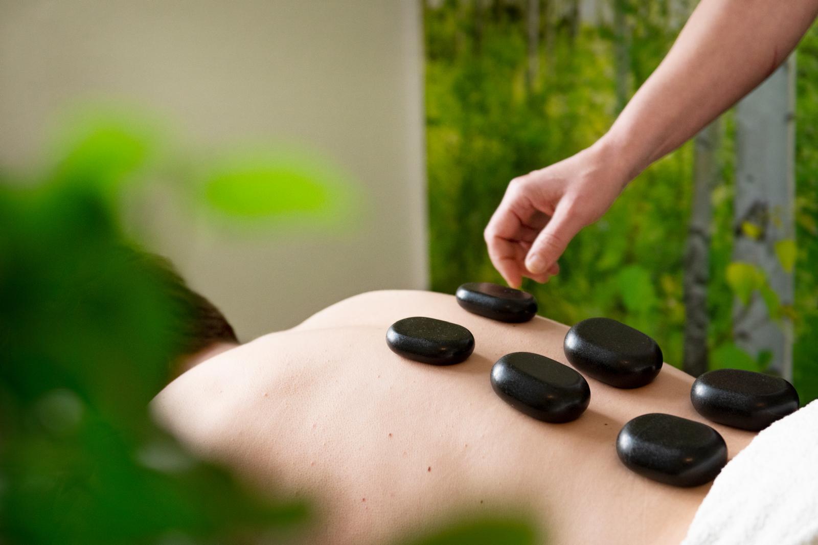 Hot Stone -kiviterapia